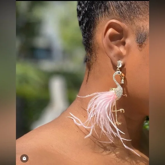 COPY - Flamingo Feather Earrings🦩✨ - Picture 3 of 4